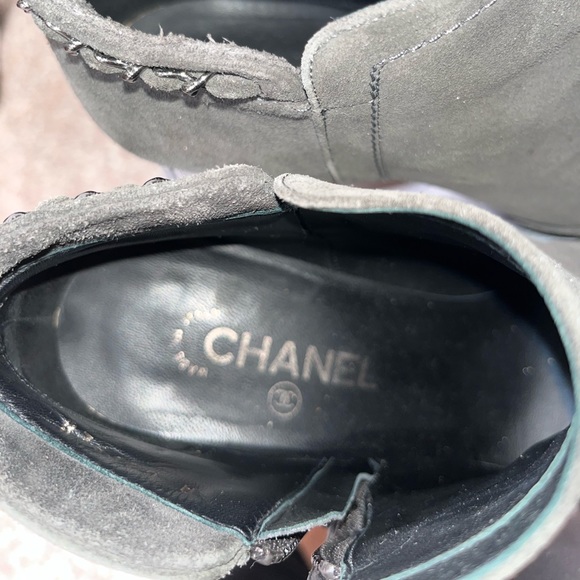 Auth Chanel gray suede ankle booties - Picture 6 of 10